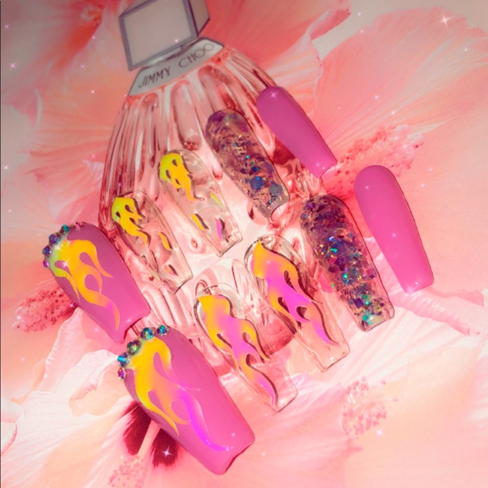 Press on nails